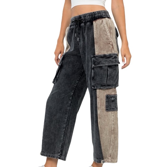NWOT Women’s Black & Brown Corduroy Color Block Ankle Cargo Pants NWOT - Picture 3 of 4